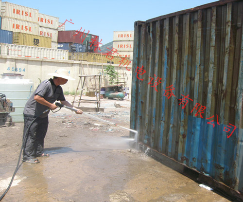 君道高压水枪集装箱除锈案例