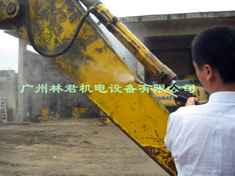 工程挖土机油污清洗02.jpg